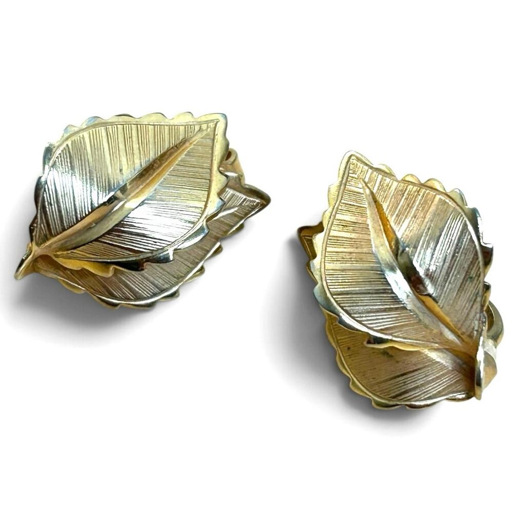 Vintage Giovanni Signed Clip On Earrings Gold Tone Textured Double Layer Leaf